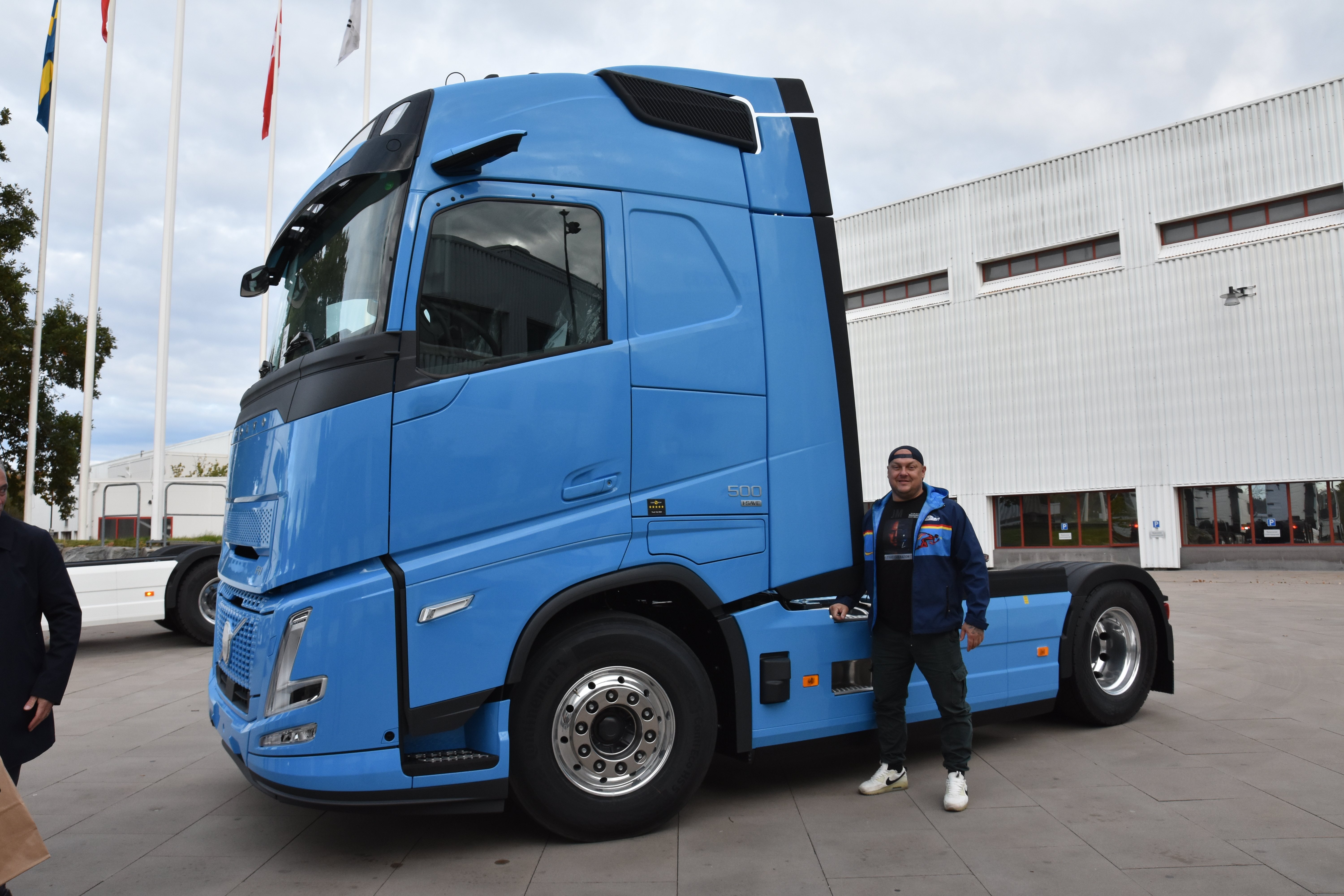 🏆 Převzali jsme jubilejní 100. tahač Volvo přímo ve Švédsku!